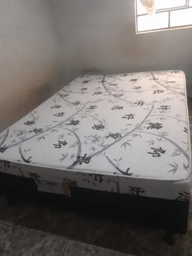 ? CAMA DE CASAL COM COLCHÃO - ÓTIMO ESTADO! ?