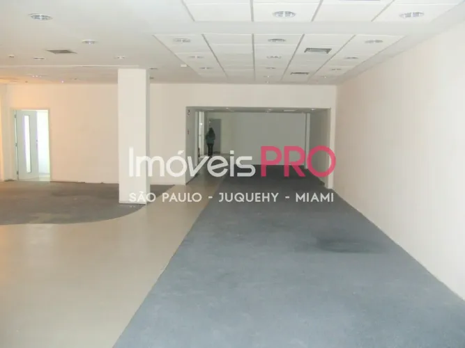 Prédio comercial na Chácara Santo Antônio, 570 m² de área útil, 9 vagas