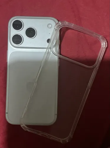 Vendo iphone 17 pro no valor de 7.800 com dois meses de uso, acompanha caixa e capinha 