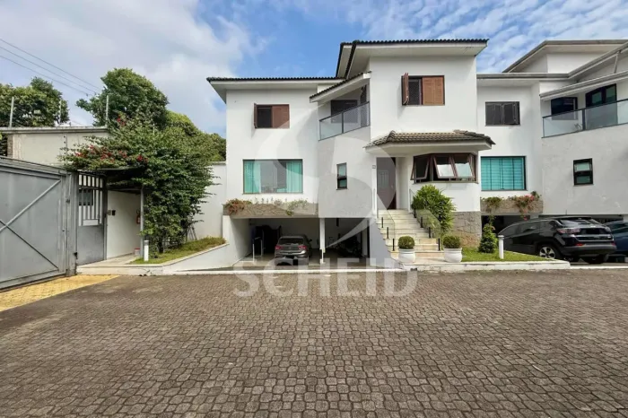 Casa de condomínio para locação de 397,00m² útil, com 4 quartos e 4 vagas no Brooklin !