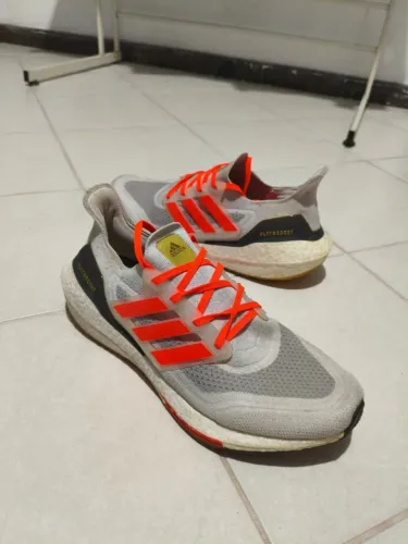 Tênis Adidas Ultraboost ORIGINAL, pouquíssimo usado