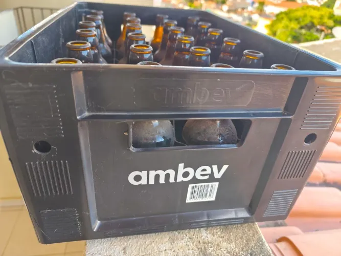 Engradado AmBev preto c/ capacidade 24 litrinhos