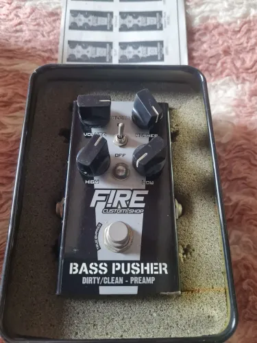 Pedal de Contra-Baixo Fire Custom Shop Bass Pusher - Completo na Lata!