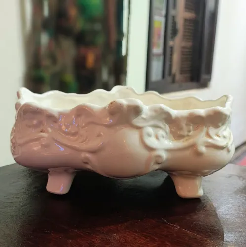 Floreira antiga em porcelana
