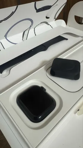 Apple Watch Series 9 41mm + Carregador de mesa e Acessórios
