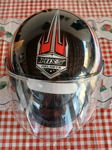 Capacete semi novo número 60