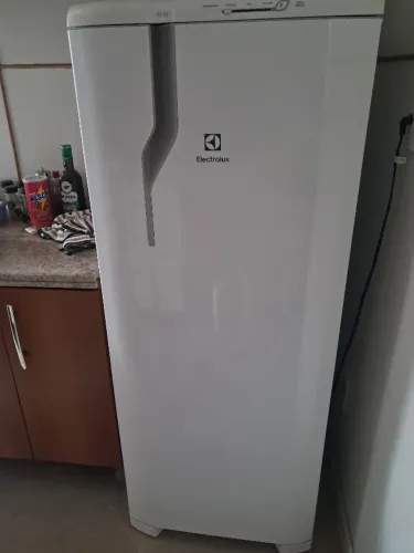 Geladeira Electrolux Cycle Defrost 240L Degelo Prático Uma Porta Branca (RE31) - 127V