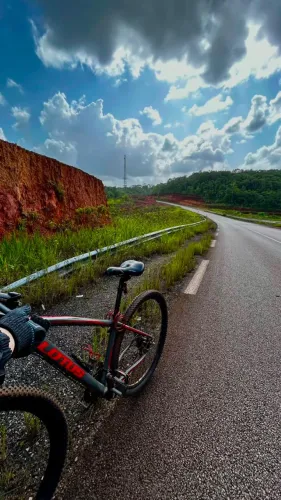 Bicicleta marca Lótus 29 cinza e vermelho