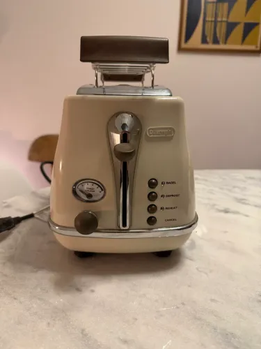 Tostadeira Delonghi vintage creme NOVA 127 v