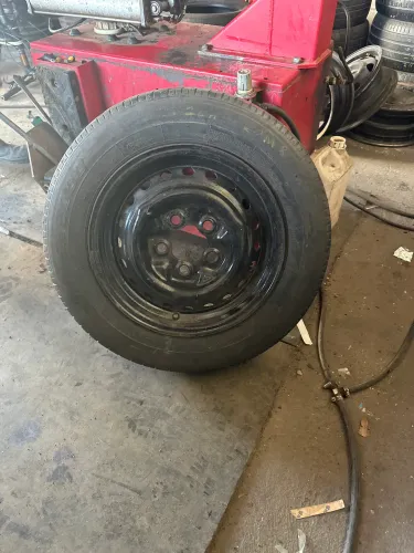 Pneu e roda da Kombi 