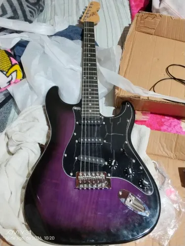 Guitarra Stratorcaster Konig