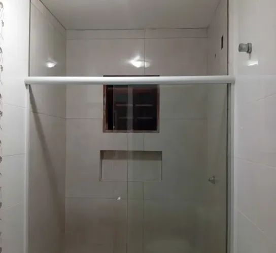 Vendo box para banheiro de até 1,50m de largura