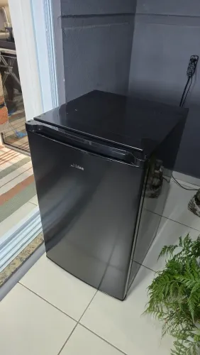 Frigobar 124 Litros Black Edition Inverter Bivolt Midea