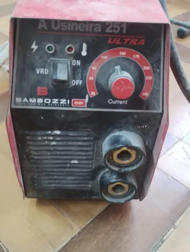 MAQUINA DE SOLDA A USINEIRA 251 ULTRA BAMBOZZI 200 W