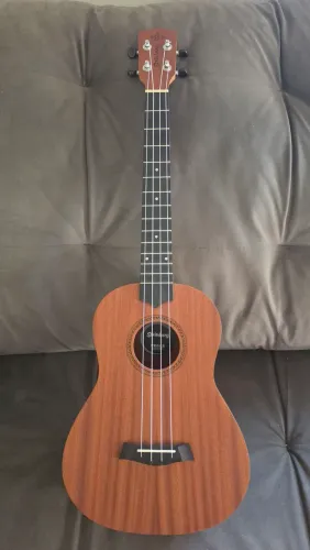 Ukulele Barítono Acústico Strinberg Uk-06b