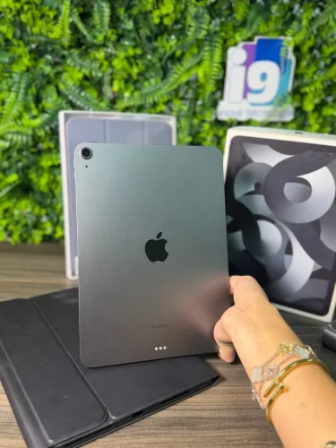 iPad Air (5ª geração)  A2588  Wi-Fi  64GB  Tela 10.9?  Chip Apple M1 8GB Cor Space Gray  