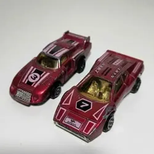 Dupla de Miniaturas Ferrari 365 GT + Porsche 935-78