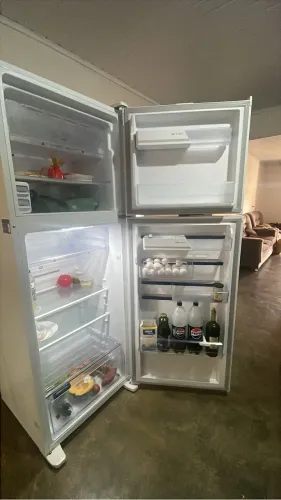 Vendo Geladeira Eletrolux