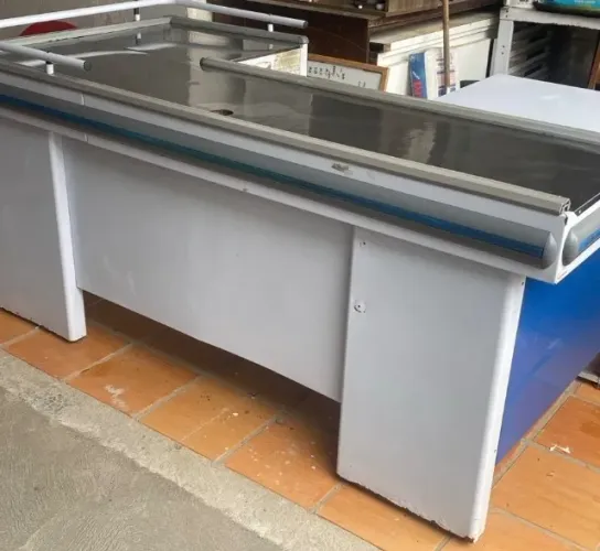 2 caixas para mercado/comércio