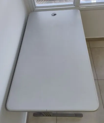 Mesa de Escritório em fórmica branca 1,25m x 70cm