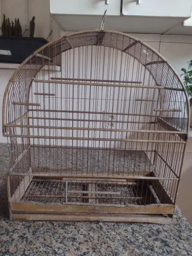 Gaiola grande de passarinho