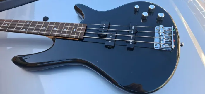 Baixo Ibanez GSR200BK impecável