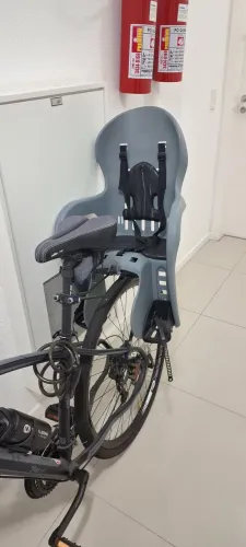 Cadeirinha traseira infantil Kalf Flex com bagageiro aro 26-29 suporta 22kg