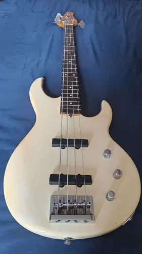 Baixo Tagima Jazz Bass