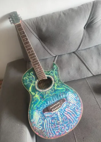 Violão Phoenix eletrico com cordas de aço. Pintura estilizada