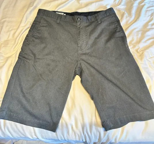 Bermuda cinza volcom TAM 42 (original)
