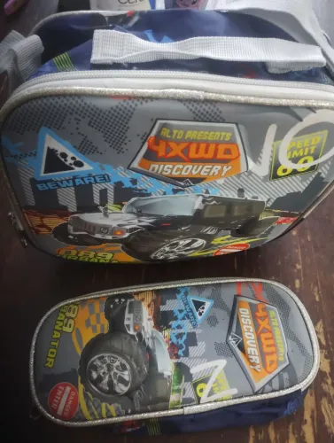 Lancheira e estojo infantil