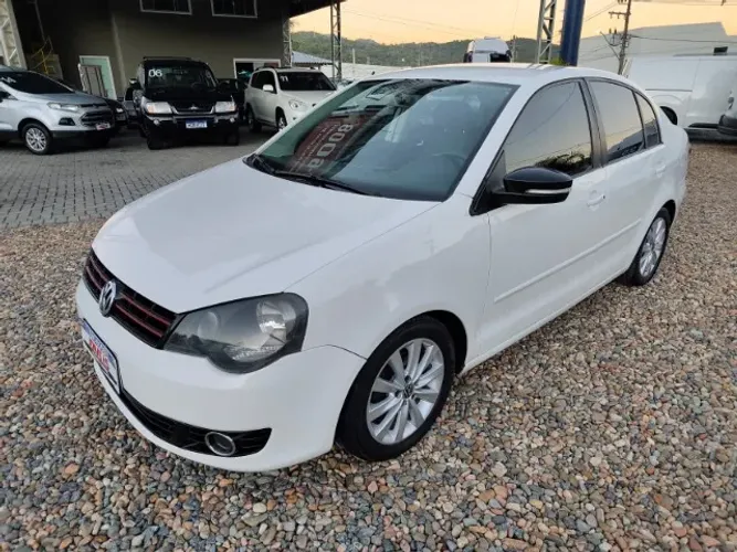 Volkswagen Polo Sedan 1.6 MI Total Flex 8V 4P 2013