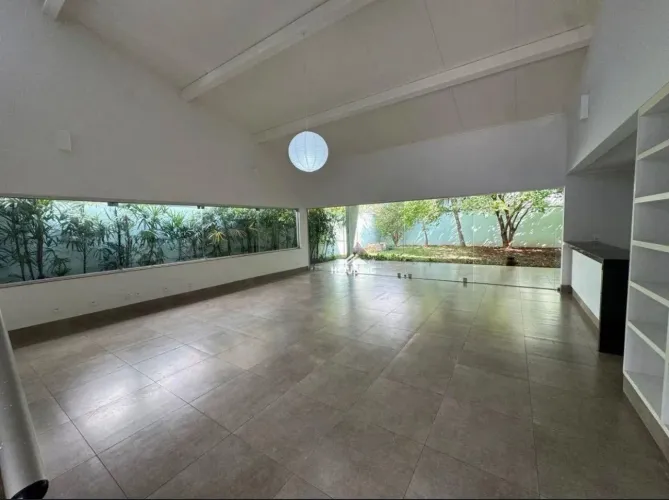 Alugo casa jardins Valência
