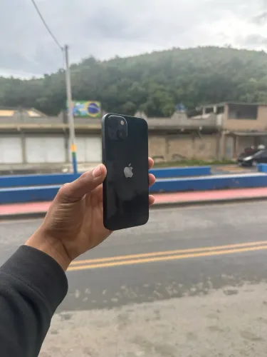 Vendo iPhone 13 seminovo sem marca de uso