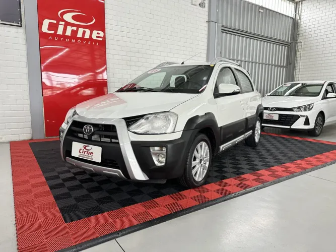 Toyota Etios Cross 1.5 Flex 16V 5P Mec. 2015