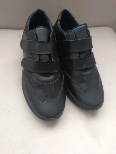 TÊNIS NOVO DE VELCRO TAMANHO 38
