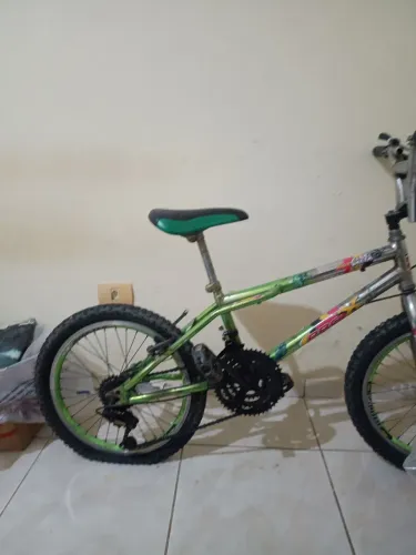Bicicleta usada precisa trocar câmara e arrumar freio Aro 20