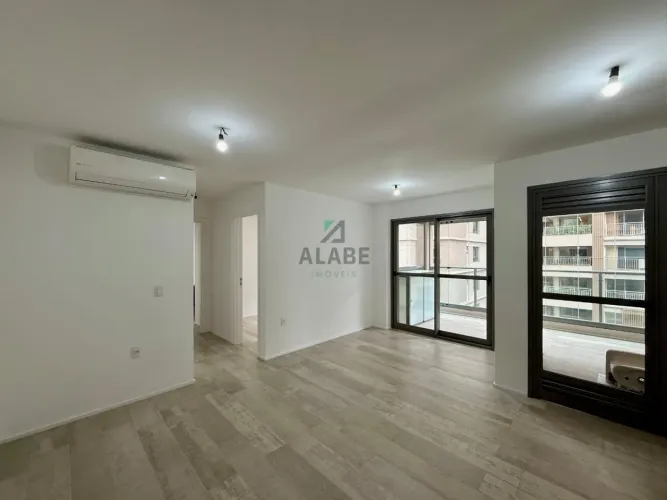 Apartamento para venda em Moema com 2 quartos, sendo 1 suíte, 64m²