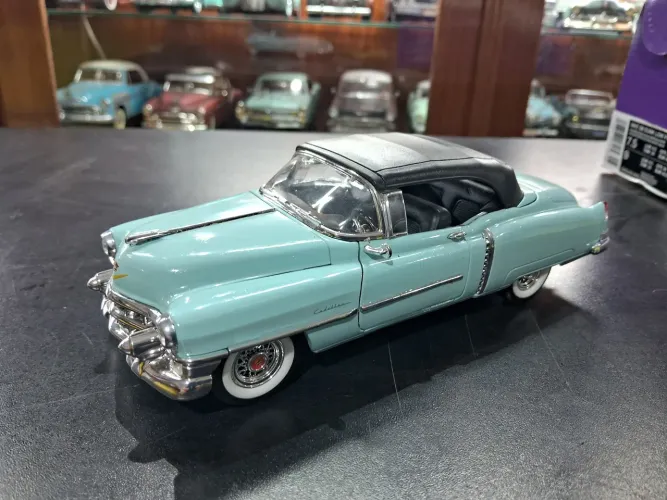 Miniatura Cadillac Eldorado 1/24