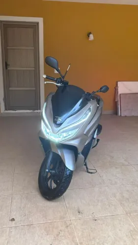 Vendo Honda PCX 2018 , em excelente estado de conservação, pronta para rodar.