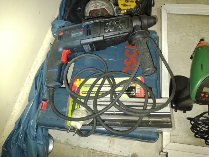 Furadeira martelete Bosch, 220V, revisado, com caixa original.