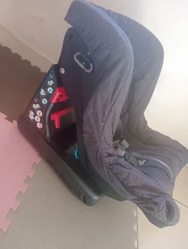 Cadeirinha de carro até 36kl semi nova