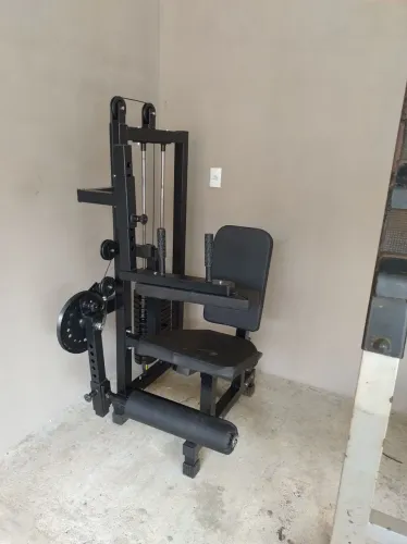 Aparelho de musculação 