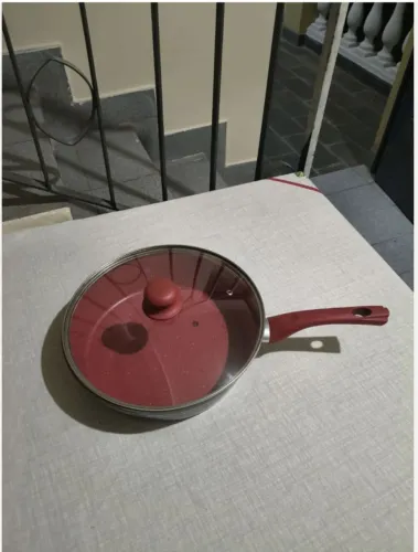 panela redsilver 28cm vermelha essa vem com a tampa que custa 100 reais