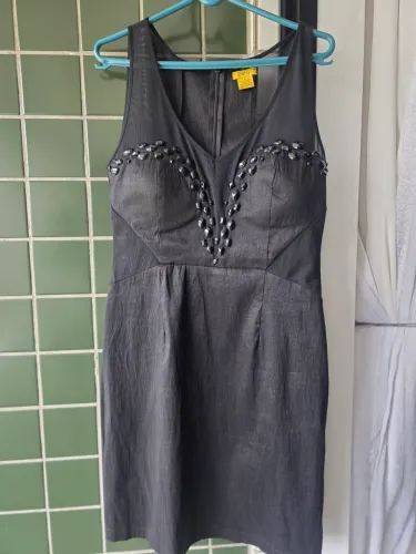 Vestido preto de festa