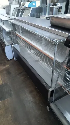 Balcão Vitrine Refrigerada 1 Placa 1,75 Gelopar ótimo estado. <br>