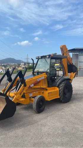Retroescavadeira case 580L