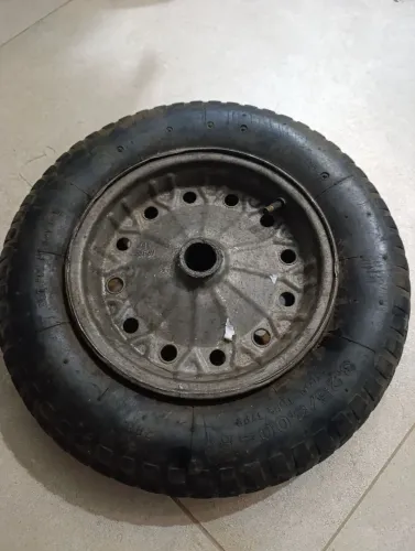 Roda com pneu carrinho de mão