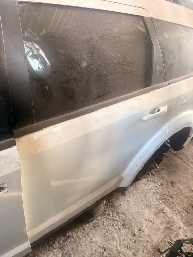 Porta trazeira esquerda fremont dodge journey