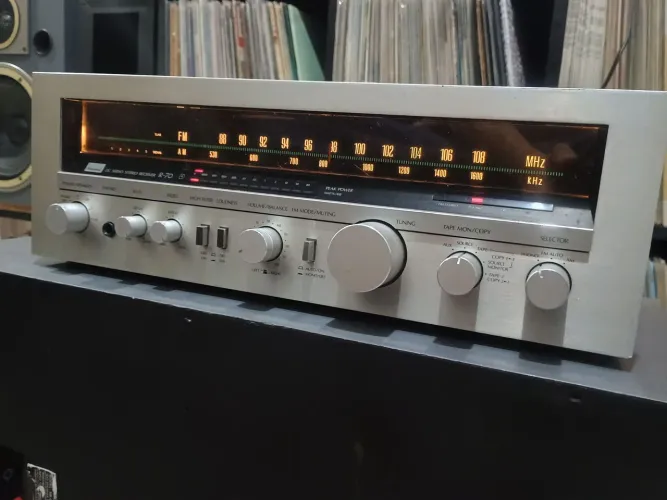 Receiver Sansui R70 impecável